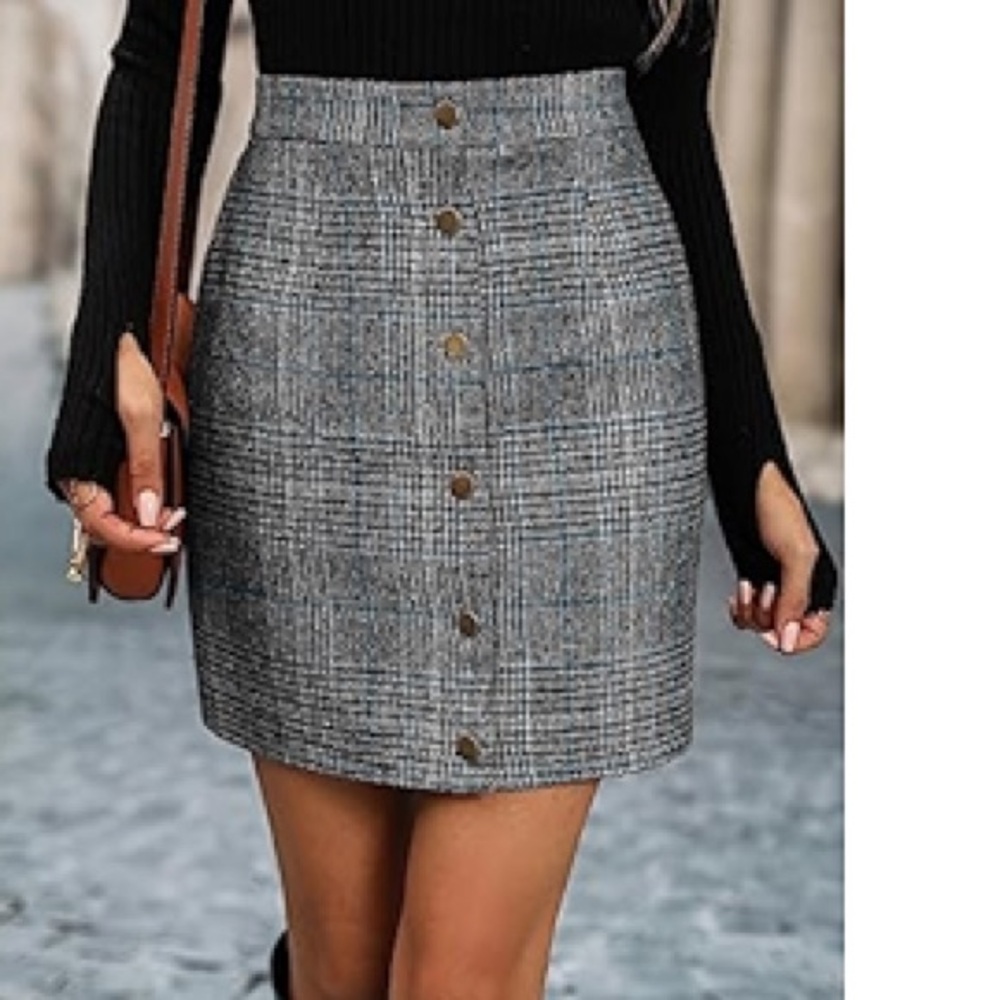$7 BUTTON SKIRT. NEVER WORN. $7 IF BUNDLED SIZE L RUNS SMALL